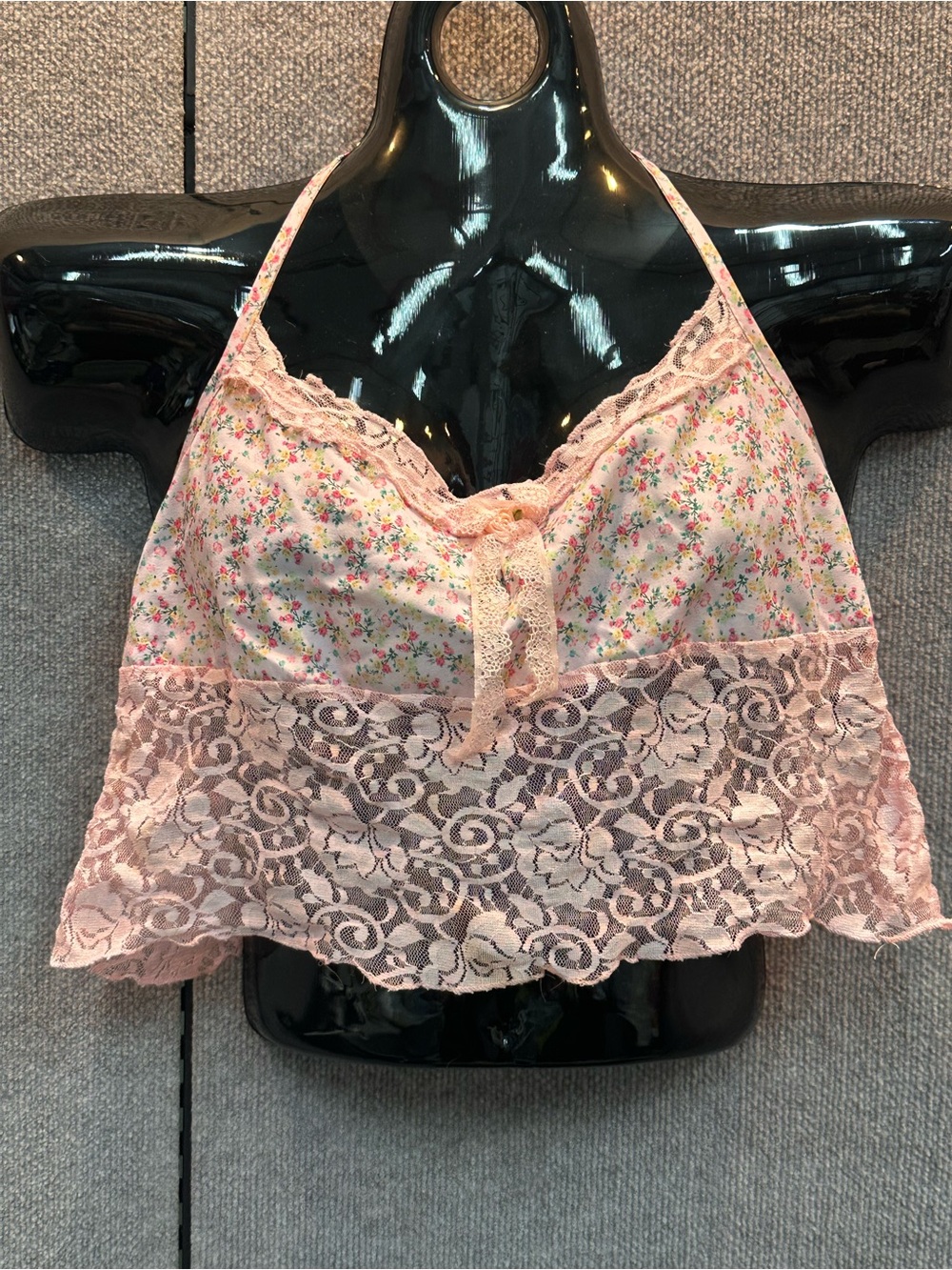 SHEIN Dusty Pink Lace Halter Crop Top